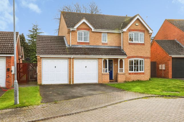 4 bed property, in Bracon Close, £300,000