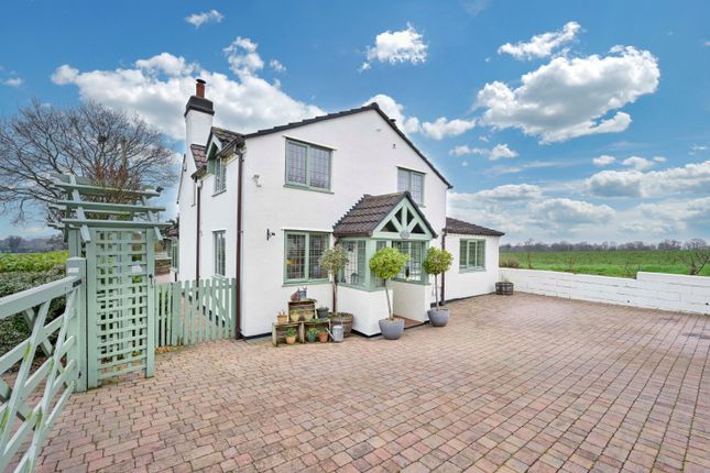 3 bed property, in Pitchcroft Lane, £650,000