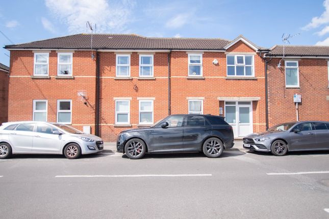 1 bed property, in Blenheim Road, £140,000