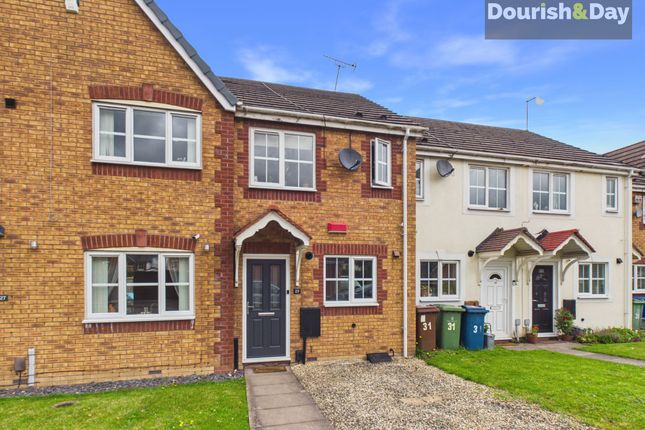2 bed property, in Commonside Close, £180,000