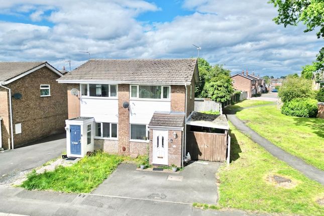 2 bed property, in Hollies Brook Close, £185,000