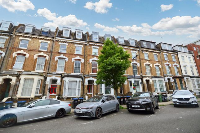 1 bed property, in St. Julians Road, £310,000