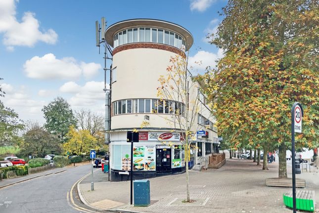 1 bed property, in Rayners Lane, £165,000