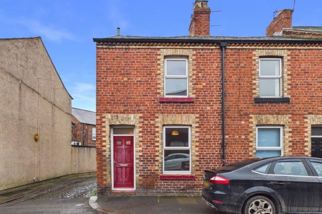 2 bed property, in Blackwell Road, £100,000