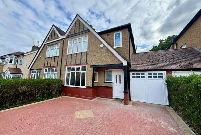 3 bed property, in Cambridge Road, £660,000