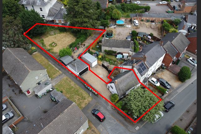 2 bed property, in Chapel Street, £260,000