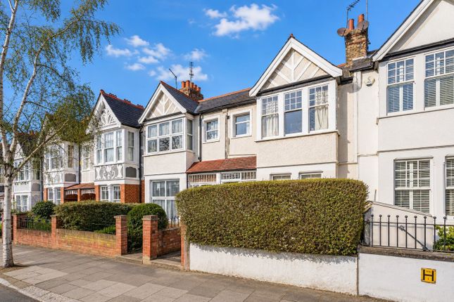 2 bed property, in Windermere Road, £475,000