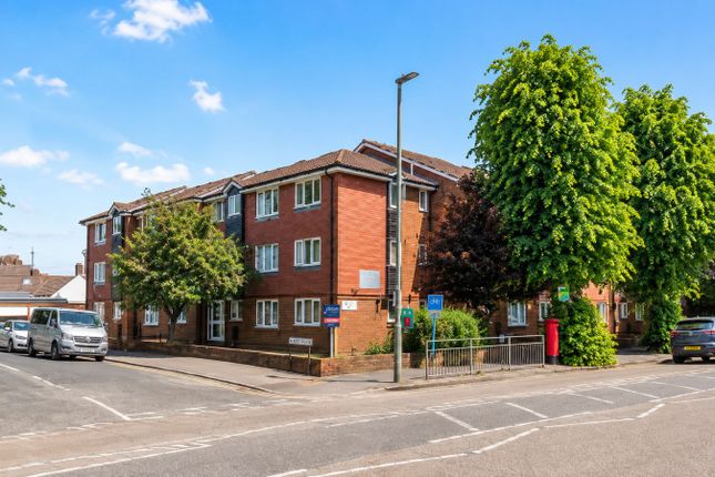 1 bed property, in Rosefield Road, £135,000
