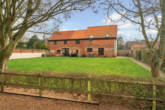 5 bed property, in Gisleham, £575,000