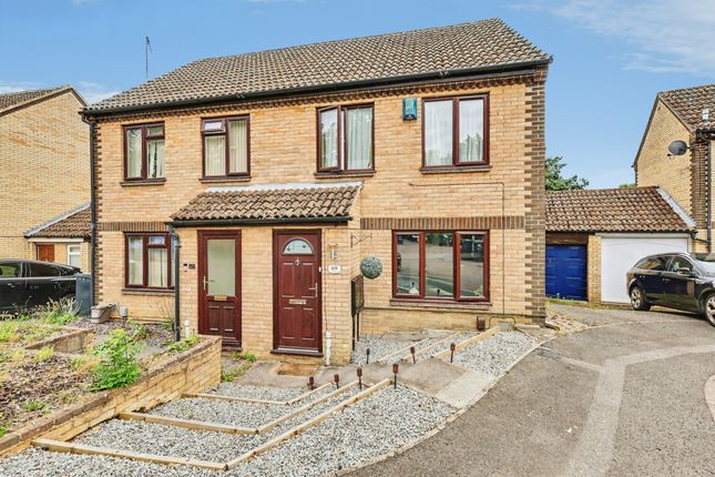 2 bed property, in Ecton Park Road, £250,000