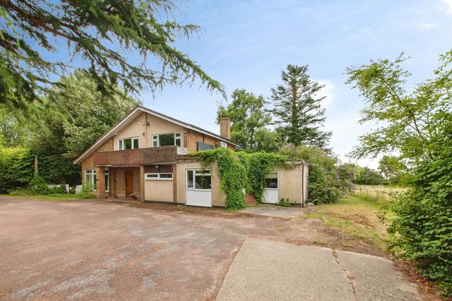 3 bed property, in Austendyke Road, £450,000