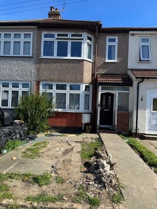 3 bed property, in Pinewood Avenue, £410,000