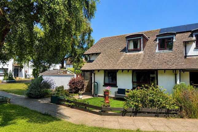 2 bed property, in North Hill Close, £265,000