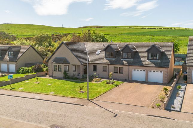 6 bed property, in Greenbraes Crescent, £350,000