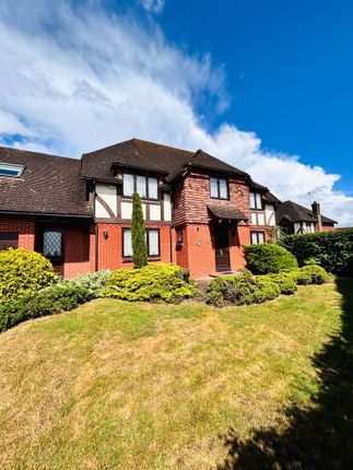 5 bed property, in Watsons Close, £750,000