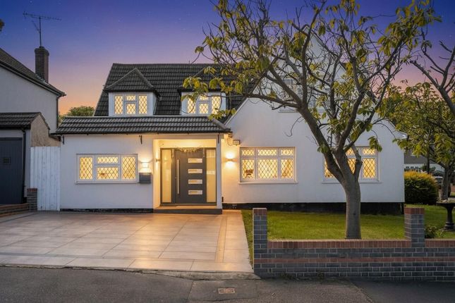 4 bed property, in Treelawn Gardens, £700,000