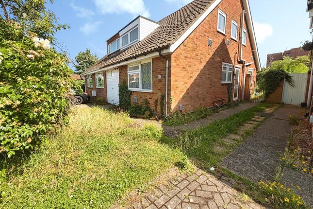 3 bed property, in Cheviot Close, £500,000
