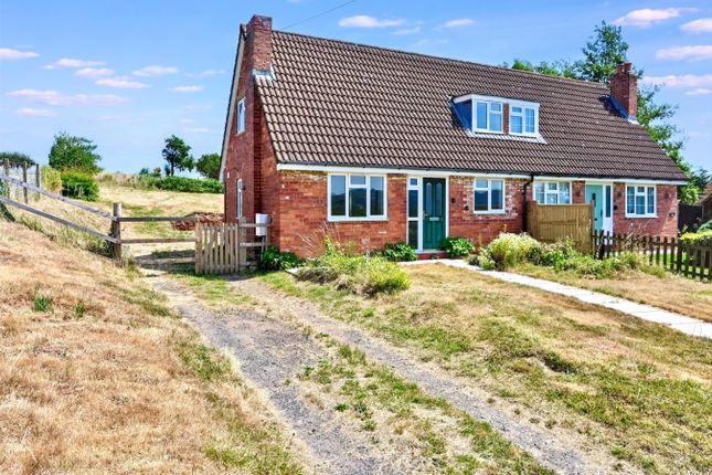 2 bed property, in 2 Court Farm Cottage, £165,000
