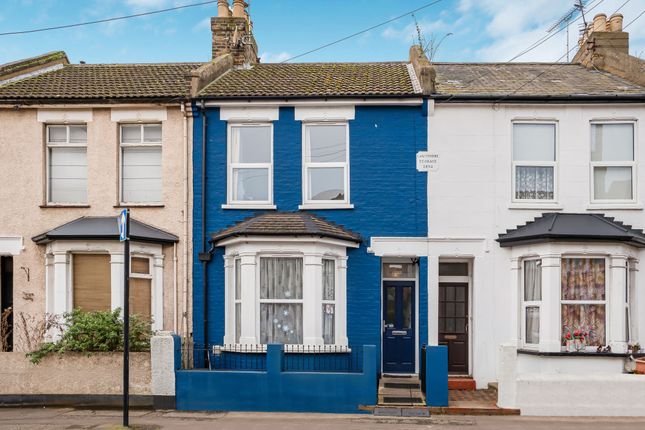 3 bed property, in Ashburnham Road, £375,000