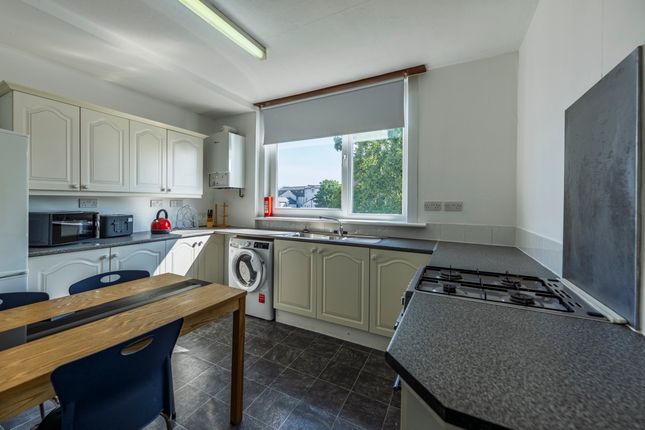 2 bed property, in Rose Street, £95,000
