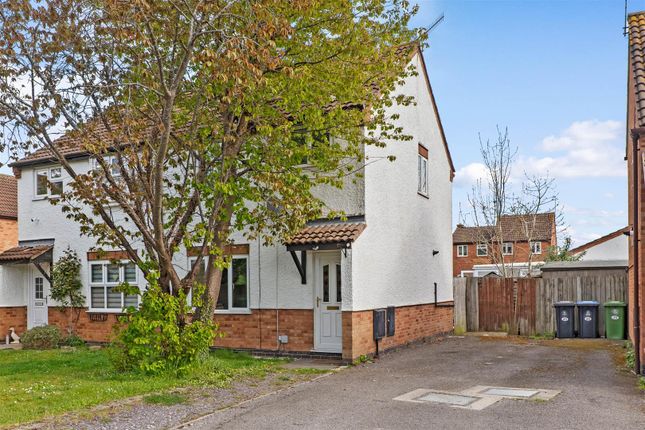 3 bed property, in Pampas Close, £275,000