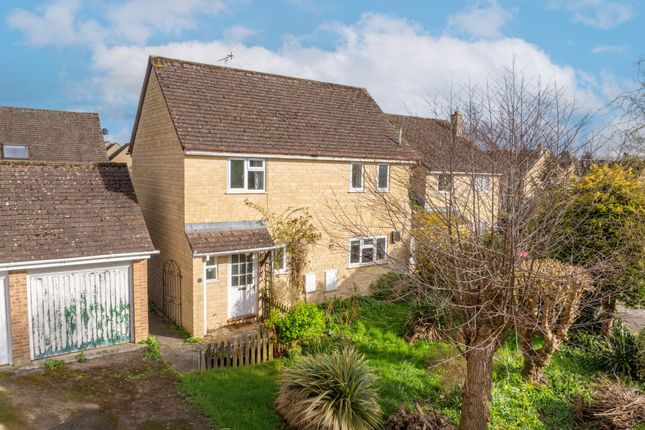 3 bed property, in Eton Close, £350,000