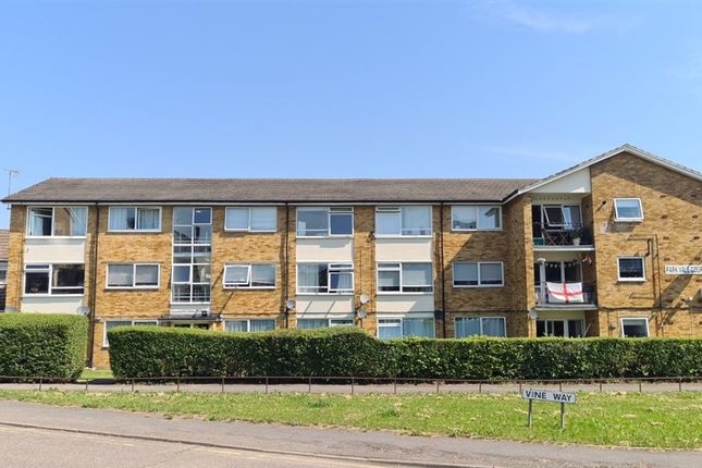 2 bed property, in Vine Way, £200,000