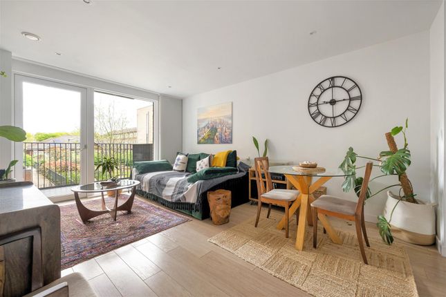 2 bed property, in Dalston Lane, £550,000