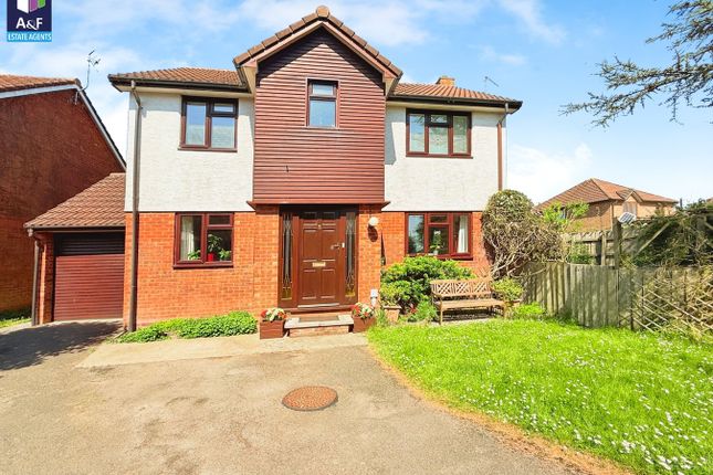 4 bed property, in Woodfield Close, £365,000