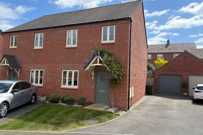 3 bed property, in Dale Close, £300,000