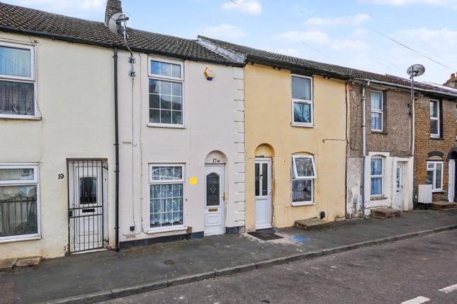2 bed property, in Fox Street, £200,000