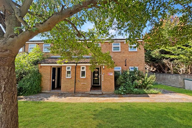 1 bed property, in Gunhild Court, £240,000