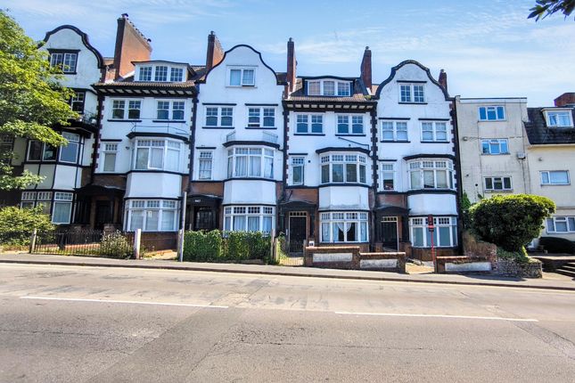 2 bed property, in Christchurch Road, £100,000