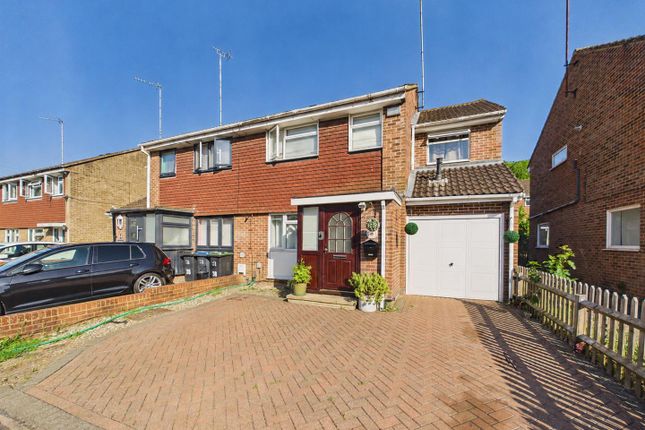 3 bed property, in Goldfinch Road, £525,000