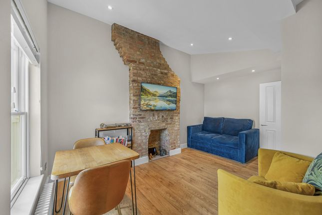 1 bed property, in Landcroft Road, £370,000