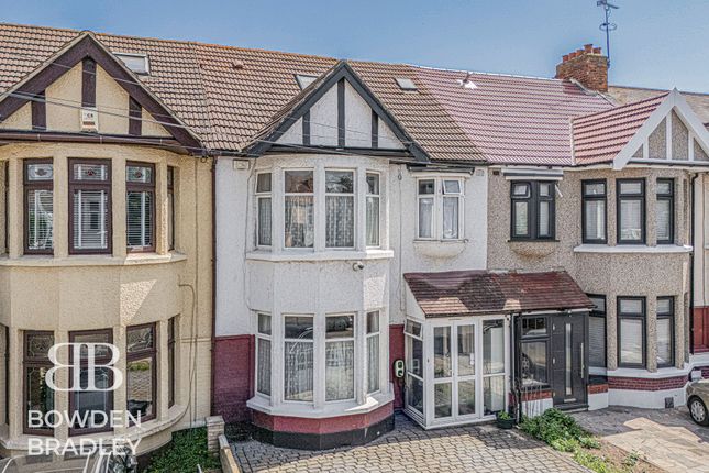 3 bed property, in Beechwood Gardens, £600,000