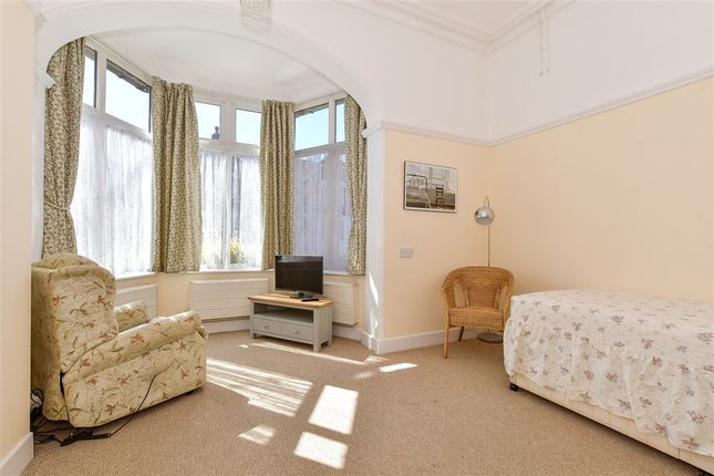 11 bed property, in The Avenue, £650,000