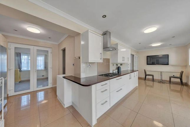 5 bed property, in North Hyde Lane, £750,000