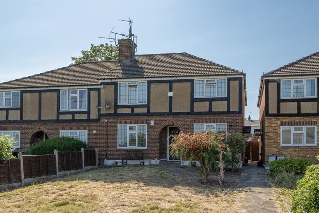 2 bed property, in Monks Close, £425,000