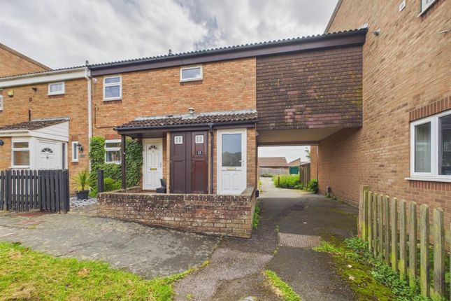 2 bed property, in Cinque Foil, £189,950
