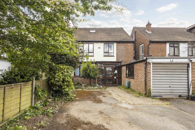 4 bed property, in Sunningfields Road, £950,000