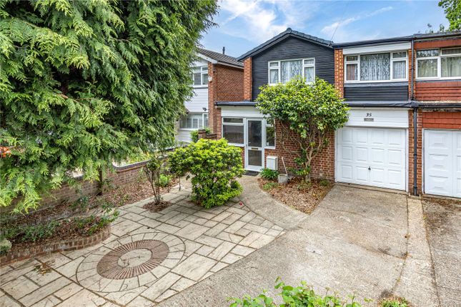 4 bed property, in Pinewood Grove, £525,000