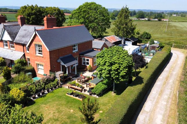 3 bed property, in Orchard Portman, £375,000