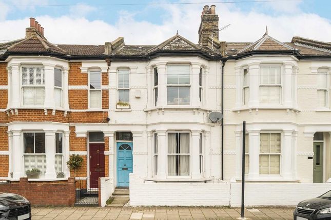 2 bed property, in Eversleigh Road, £475,000