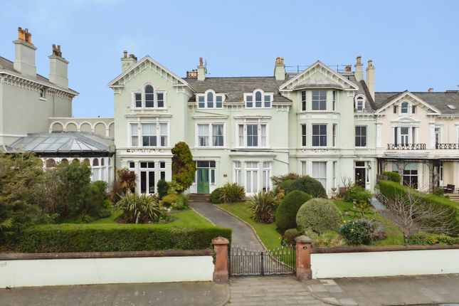 3 bed property, in Beach Lawn, £450,000
