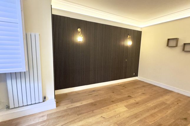 2 bed property, in Gledhow Gardens, £960,000