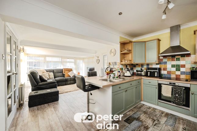 3 bed property, in Old Road, £180,000