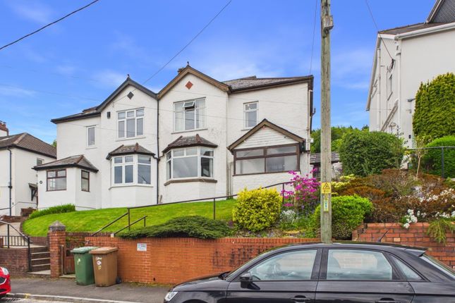 3 bed property, in Warren Drive, £375,000