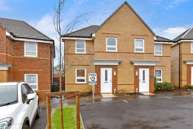 3 bed property, in Hollyhock Crescent, £240,000