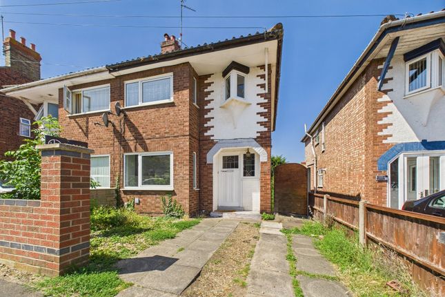 3 bed property, in Queens Road, £245,000